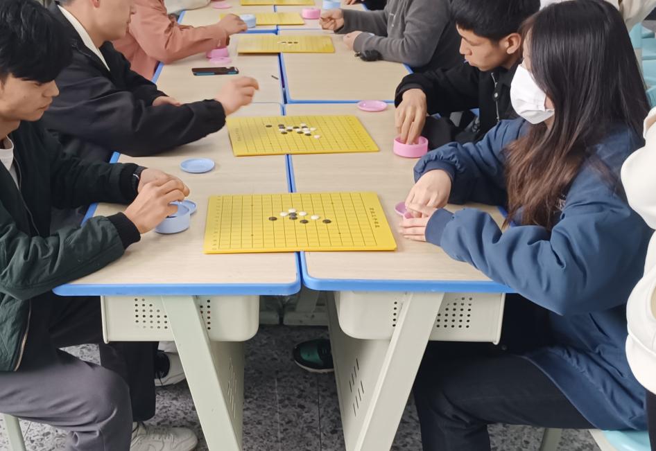 以棋会友——经济治理学院“五子棋文化交流赛”运动